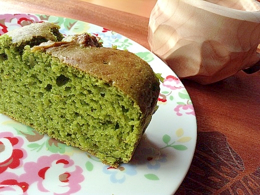 残った卵白を使ってアボカド抹茶パウンドケーキ