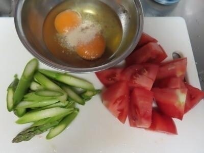 アスパラと卵とトマトのふんわり炒め物 レシピ・作り方 by 夏はぜ