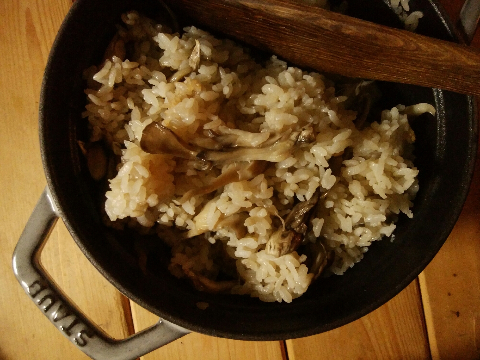 ストウブで炊く舞茸ごはん