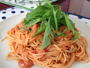 ツナと水菜のトマトクリームチーズソースパスタ