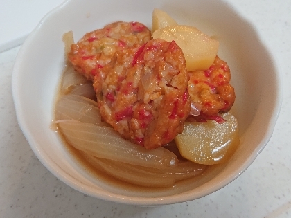 今日は、さつま揚げ・ジャガイモ・大根の煮物です！！
