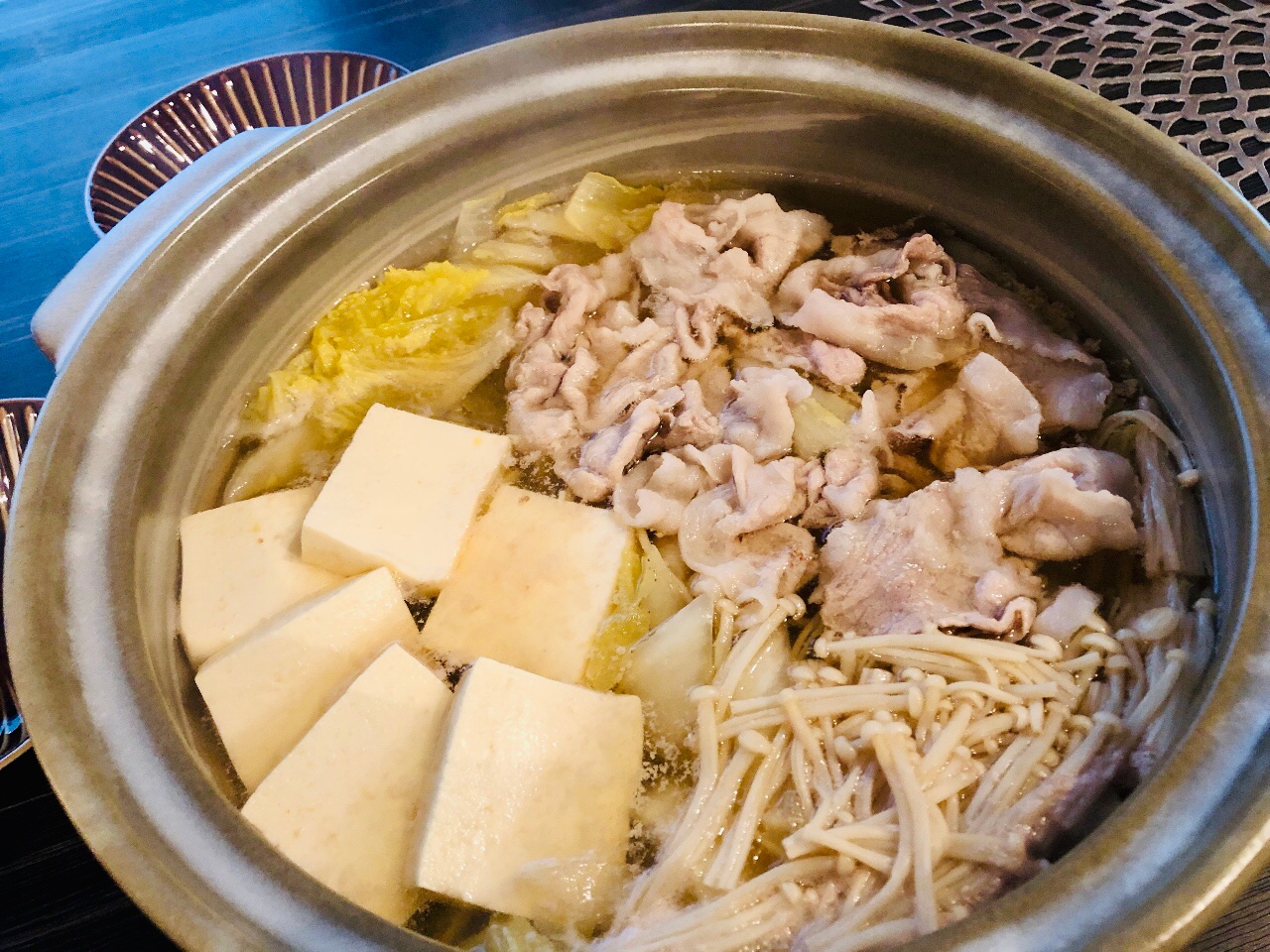 焼肉のたれで旨味アップ出汁☆豚肉と白菜の鍋