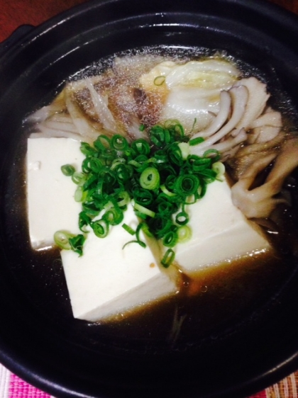 湯豆腐にごぼうは入れたことがなかったのですが、なつかしいお味がしておいしい♪ヒットでした。