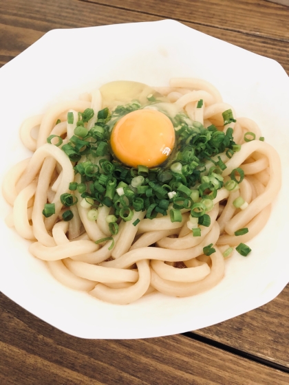 いつものうどんに飽きて、新しいレシピを探していました。
混ぜるだけで簡単に中華風の味付けになり、美味しかったです♪