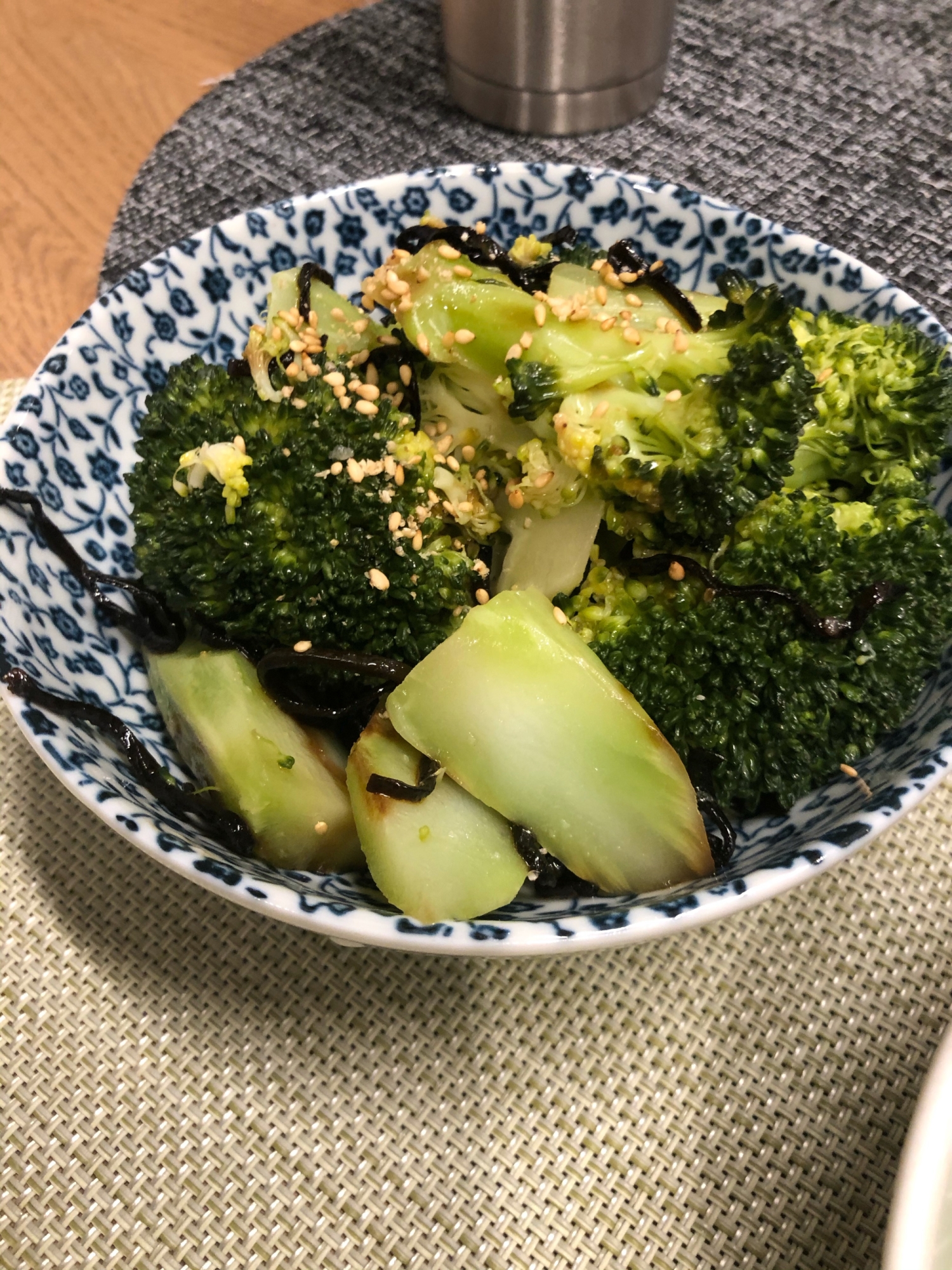 ブロッコリーと塩昆布のニンニク和え