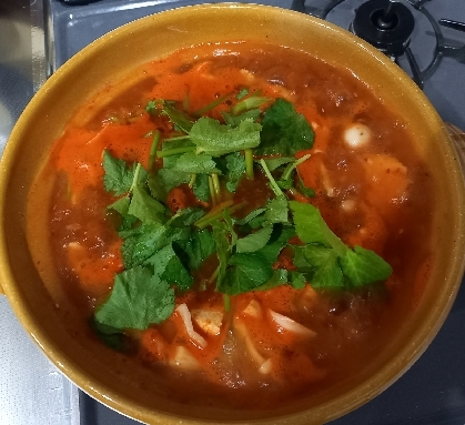 家庭菜園の三つ葉を加えてみました(*^^*)あさりの旨味が美味しくて、スープを飲み干してしまいました。