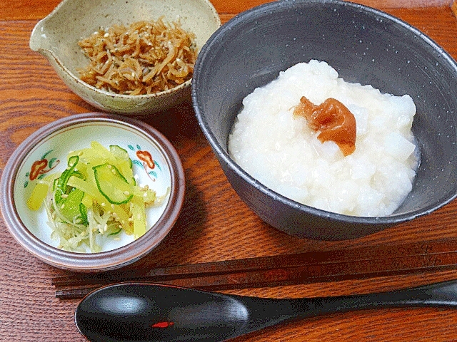 朝の薬膳☆　「長芋入りそば茶粥」