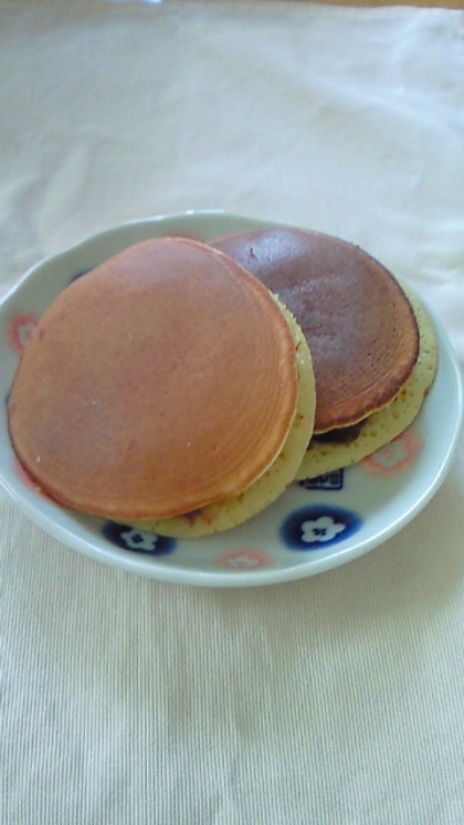 写真がめちゃ美味しそうで・・＊
抹茶クリームはないのですが、小豆を炊いたので粒餡で♪
（写真の抹茶食べた～ぃ＊）
はちみつ入りで、しっとり美味しかったです☆