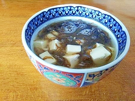 もずくと　豆腐の　中華風スープ