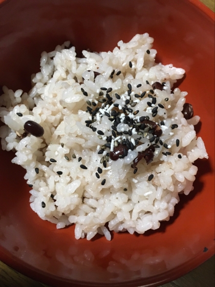 もち米でなくても十分モチモチした
お赤飯ができますね。母の日に作っ
てみました。
レシピありがとうございました。