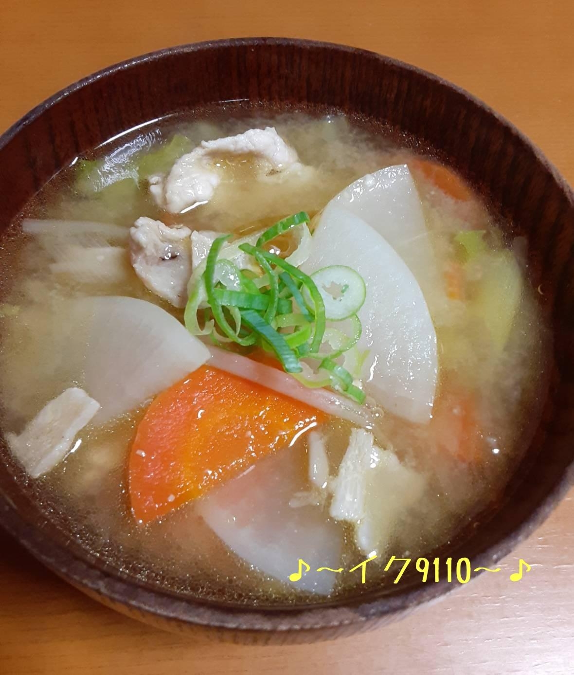 野菜たっぷり豚汁