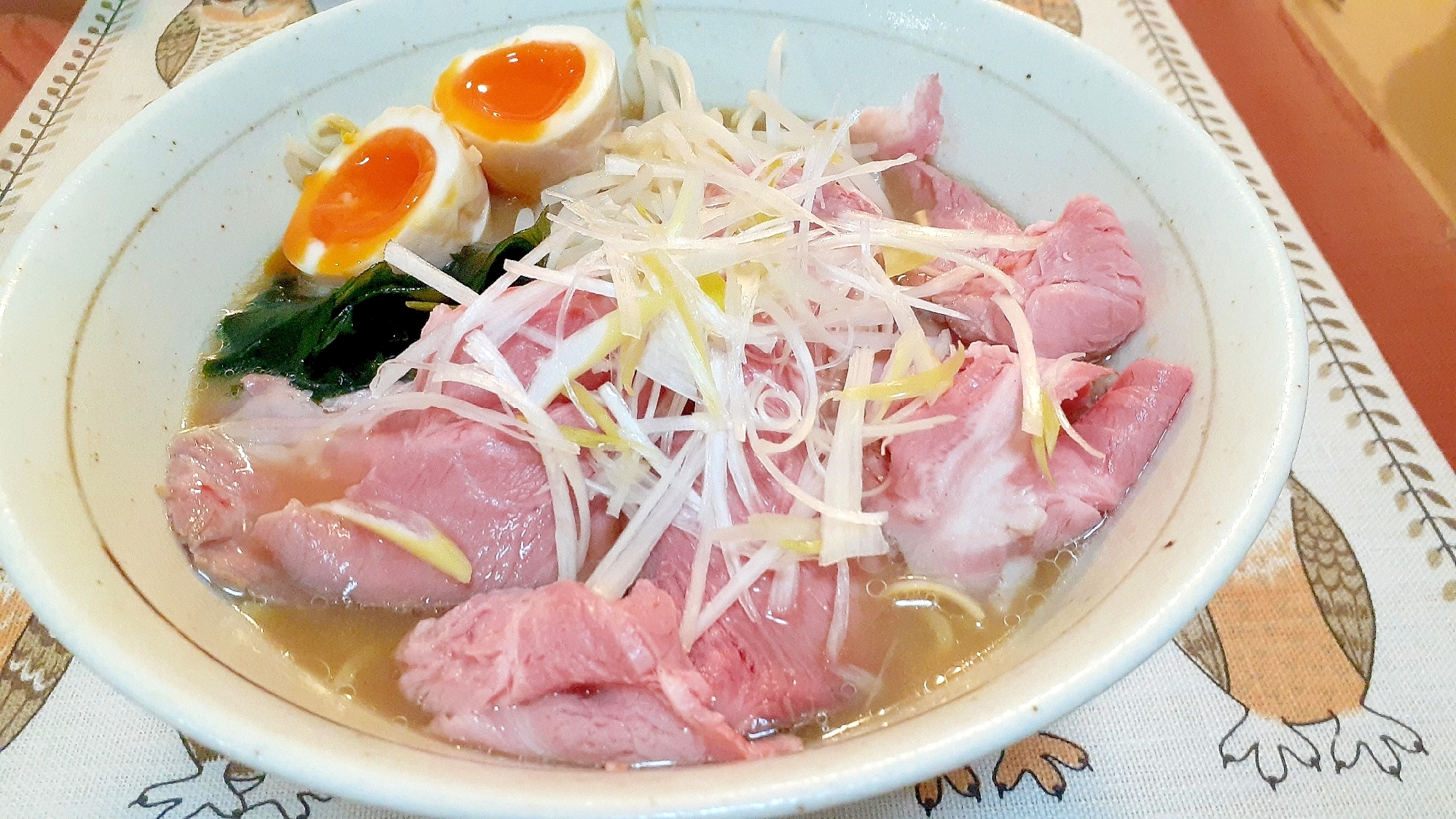 低温調理 塩豚ラーメン レア感の変化を味わう一杯 レシピ 作り方 By みつやん0211 楽天レシピ