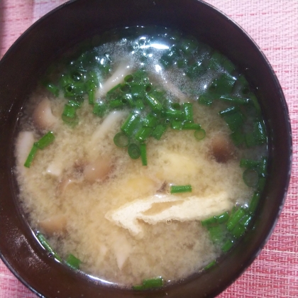 こんばんは♬
しめじと油揚げのコンビがとっても美味しかったです(๑´ڡ`๑)♡
ｺﾞﾁｿ━(人>▽<｡)━ｻﾏｯ