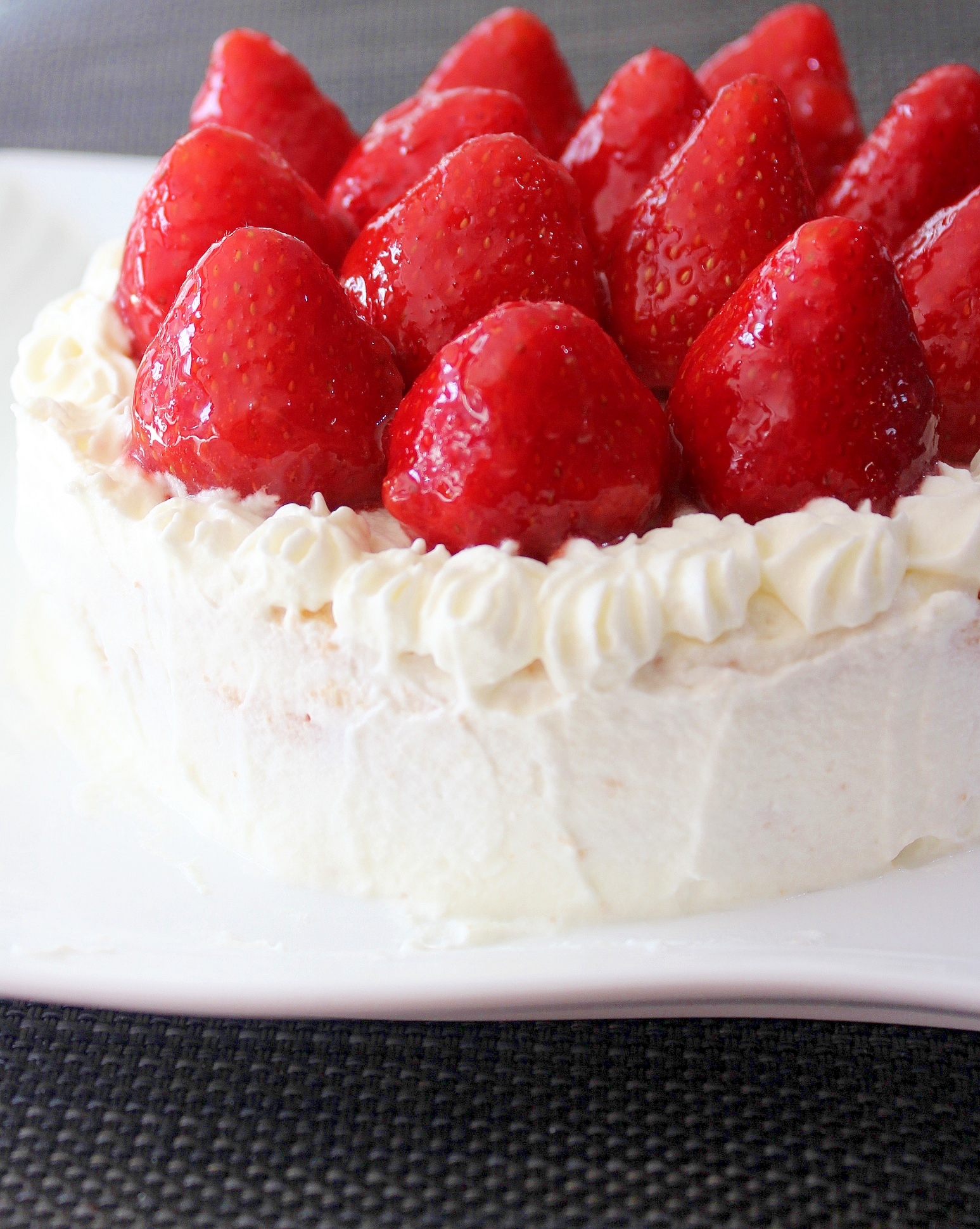 苺グレイズで きらきら苺のバースデーケーキ レシピ 作り方 By ラムちゃん1224 楽天レシピ