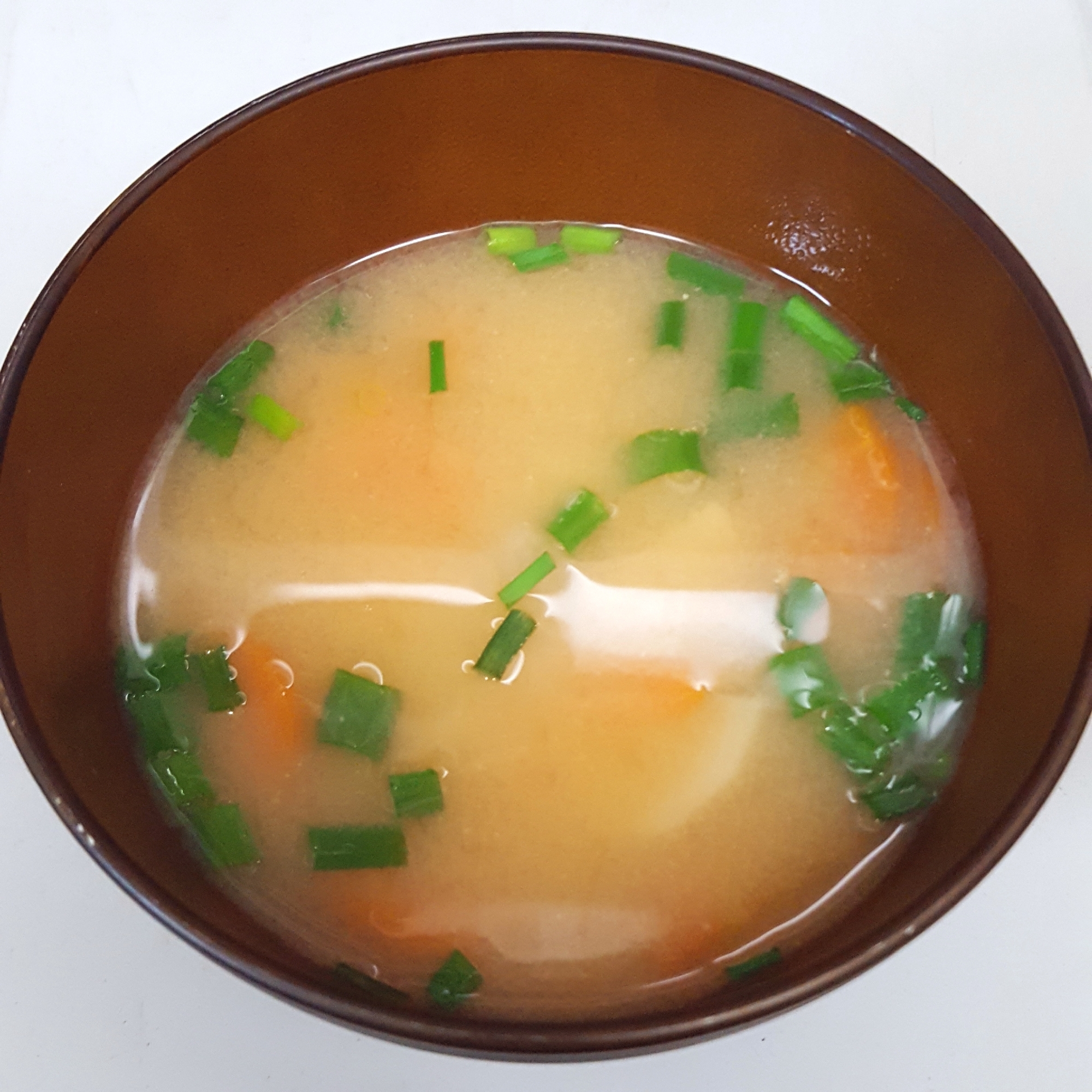 長芋とにんじんの味噌汁