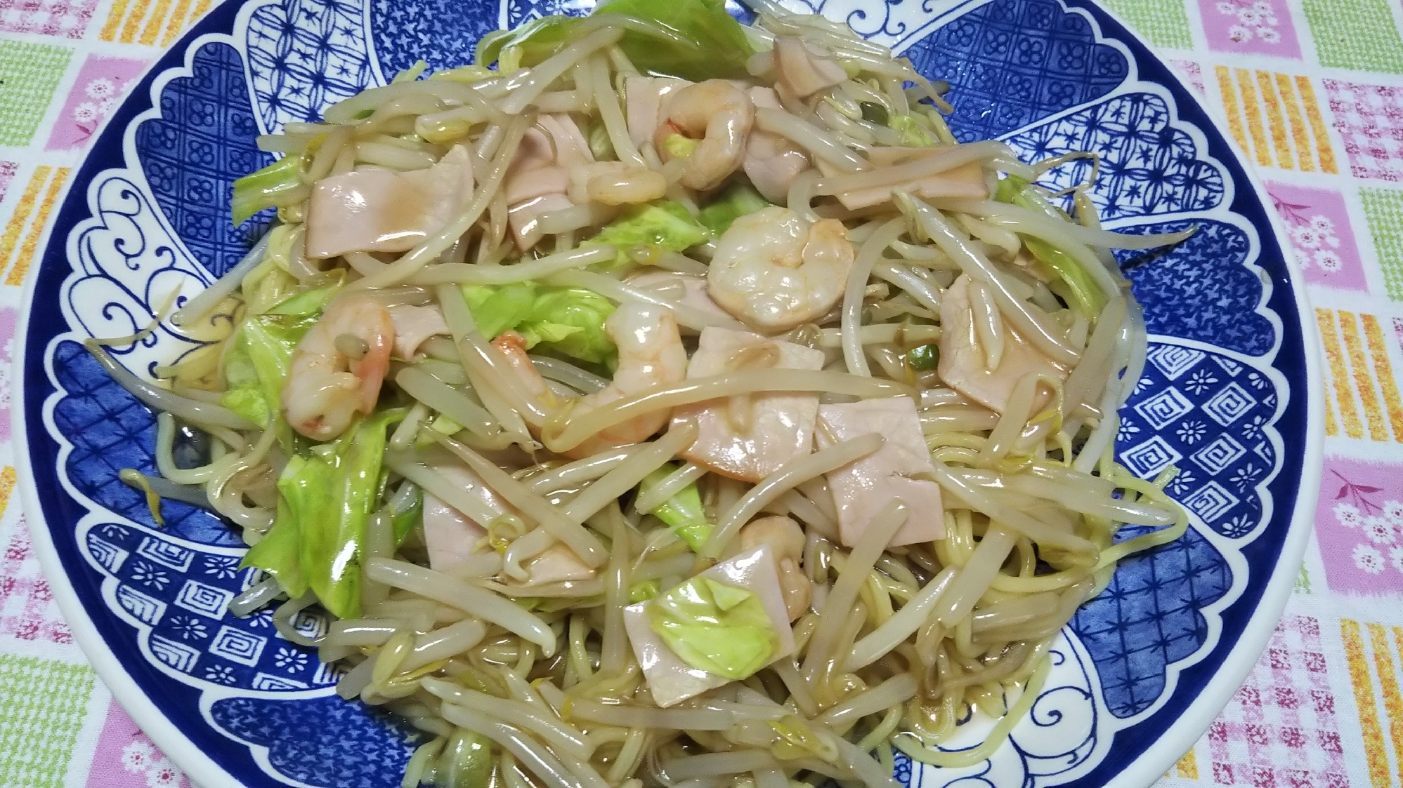 海老とハムとキャベツともやしの餡掛け焼きそば☆