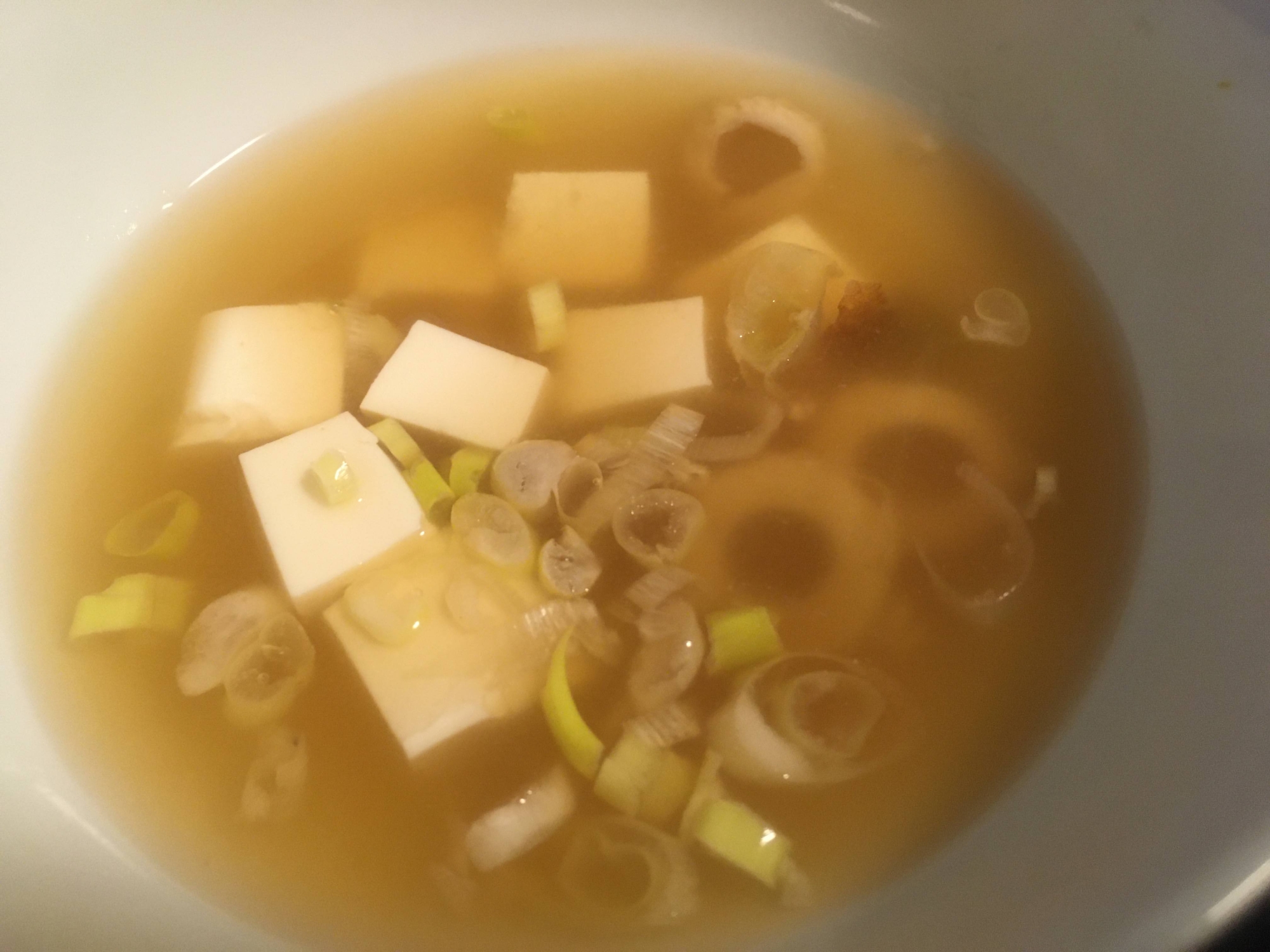 豆腐とちくわ、ねぎの味噌汁