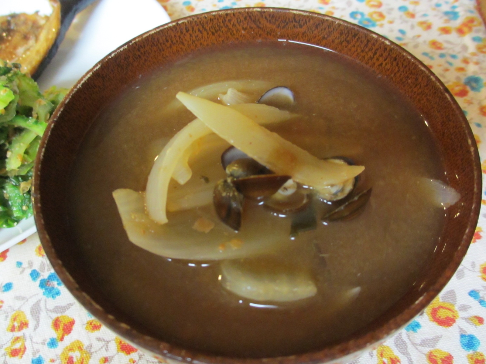 しじみと玉ねぎの味噌汁