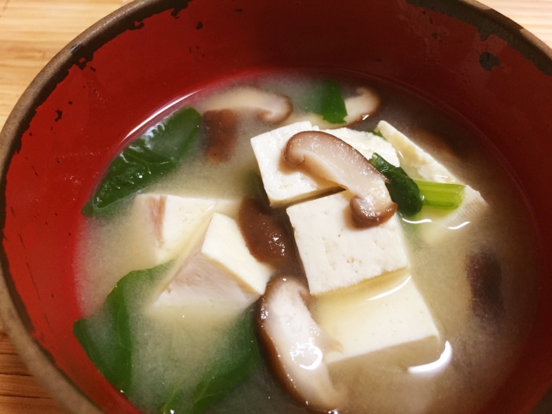 豆腐&ほうれん草&シイタケの味噌汁