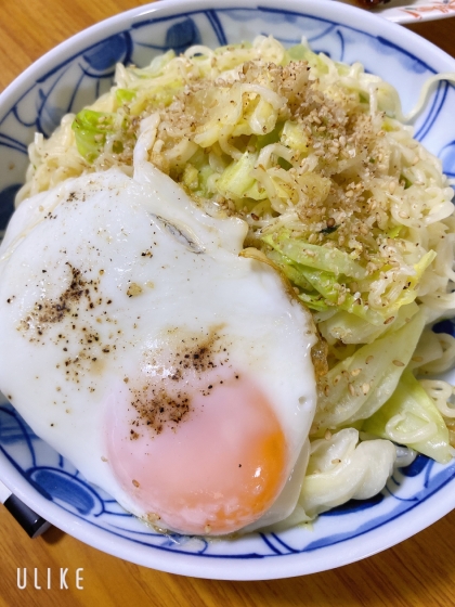 【簡単アレンジ】サッポロ一番塩ラーメンで塩焼きそば