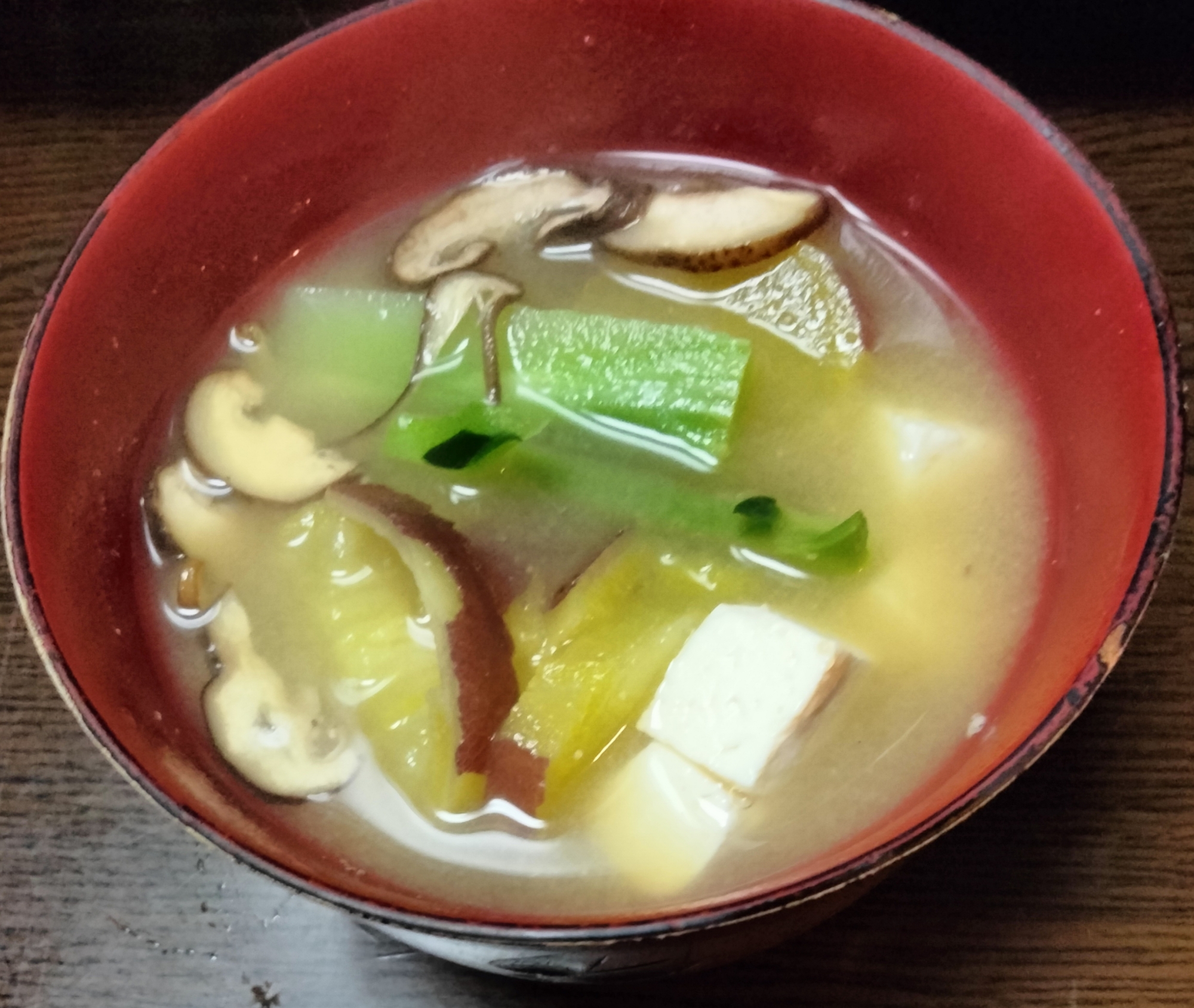 さつま芋しいたけ豆腐ブロッコリー茎の味噌汁
