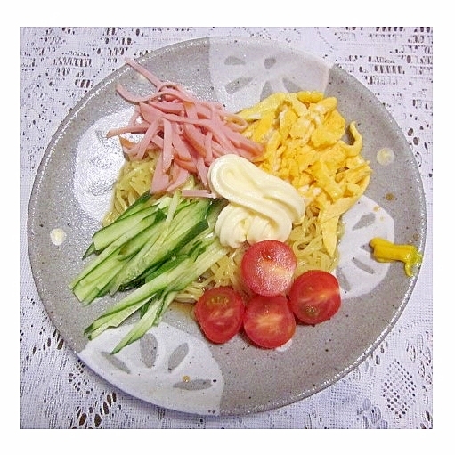 冷やし中華（きゅうり・ミニトマト・ハムetc..）