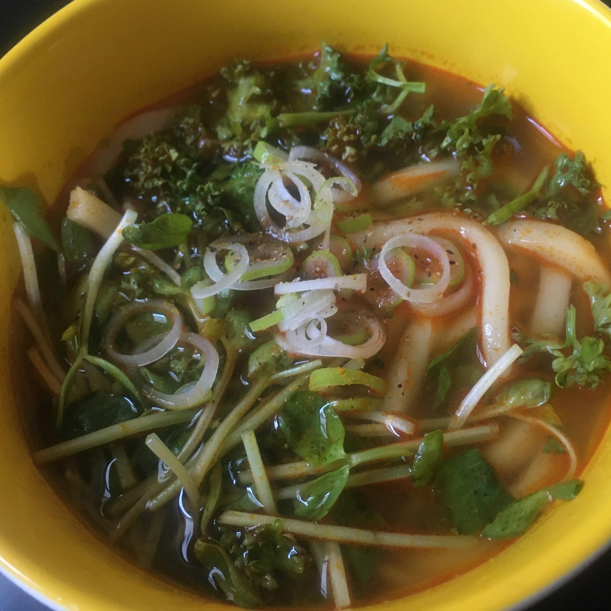 豆苗、パセリ、ねぎのカレーうどん