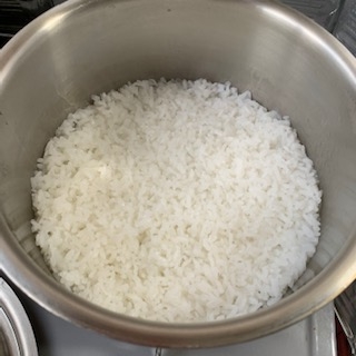 サンプルで1合分のお米を貰ったので、お鍋で炊いてみました。
とっても美味しく炊けました♥