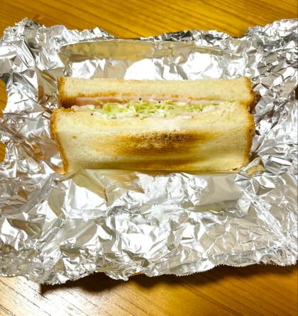 ハムチーズと千切キャベツのホットサンド風(黒胡椒)