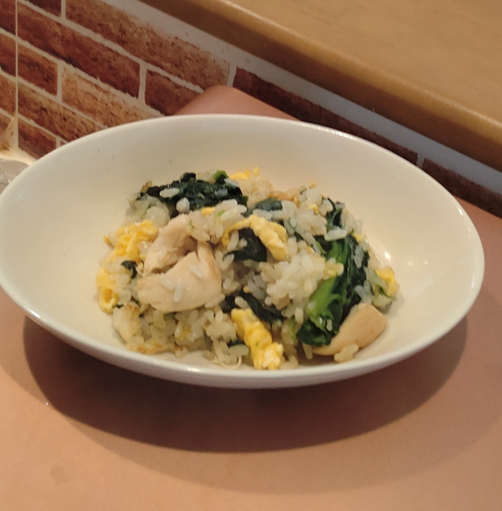 ささみと卵とほうれん草の焦がし醤油チャーハン