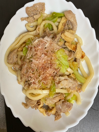 余った焼きそばソースで　牛野菜焼きうどん