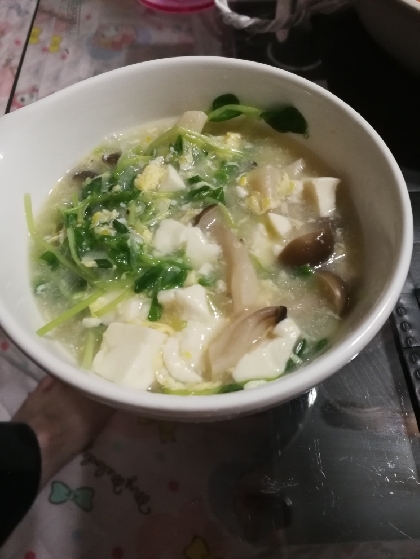 豆腐と豆苗の卵スープ