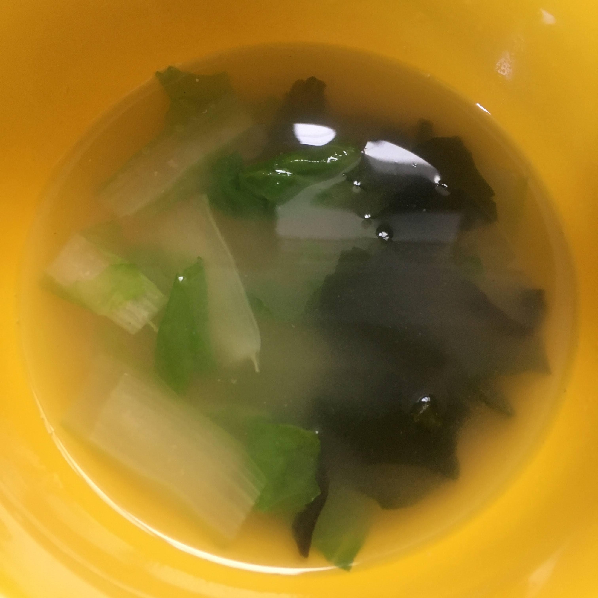 山東菜、わかめの味噌汁