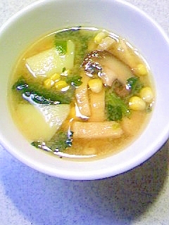 じゃが コーン 椎茸 ほうれん草 油揚げのみそ汁 レシピ 作り方 By トヨタカロ 楽天レシピ