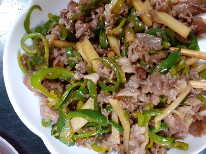 じゃがいもの食感がほっこりする青椒肉絲