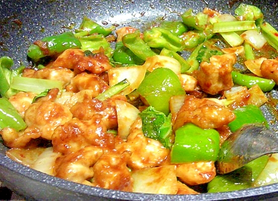 鶏肉とピーマン小松菜の辛味噌炒め