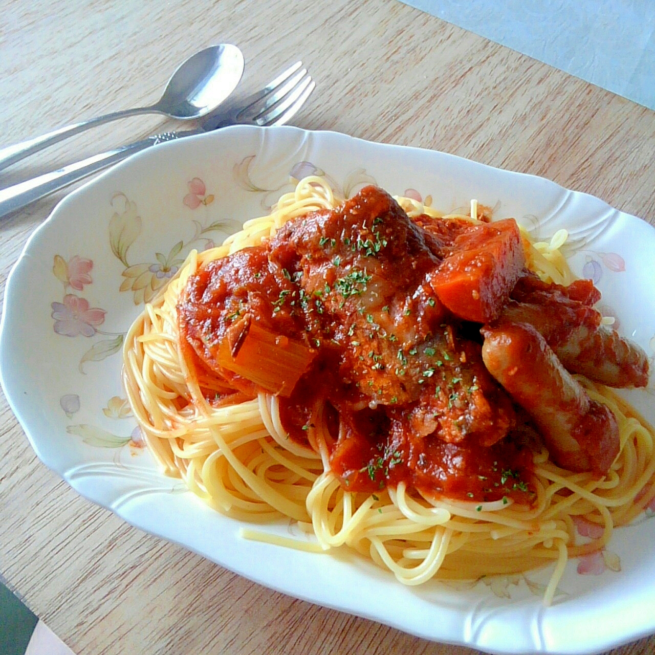 骨まで食べれる秋刀魚とソーセージのパスタ