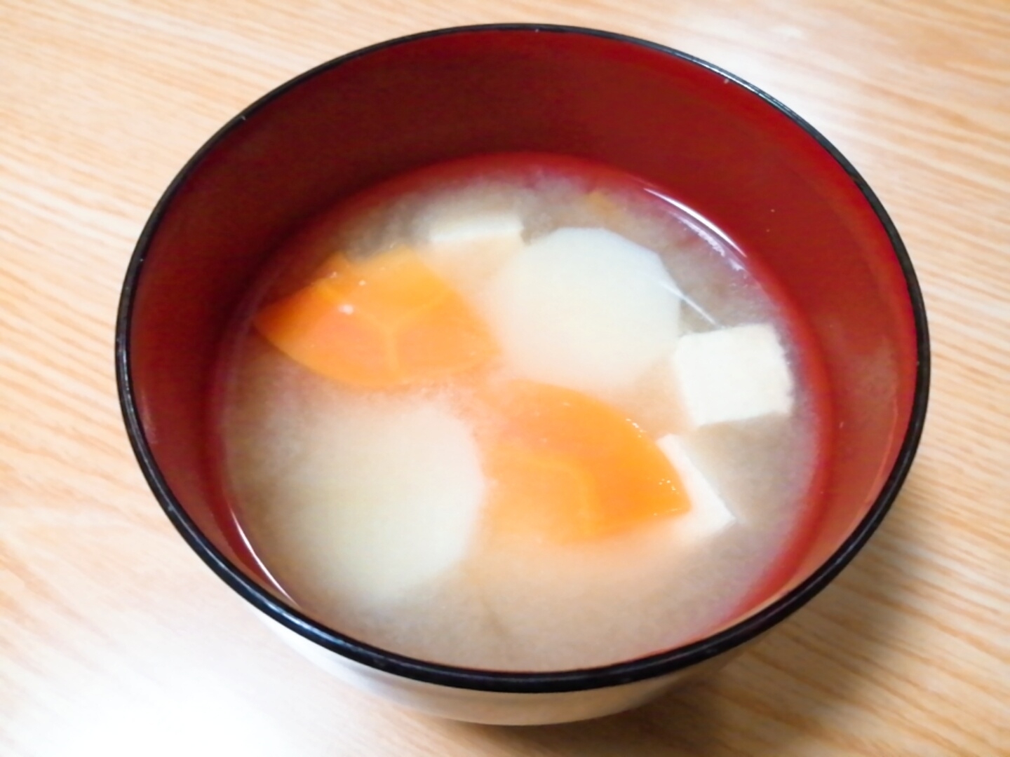 豆腐と長芋と人参の味噌汁