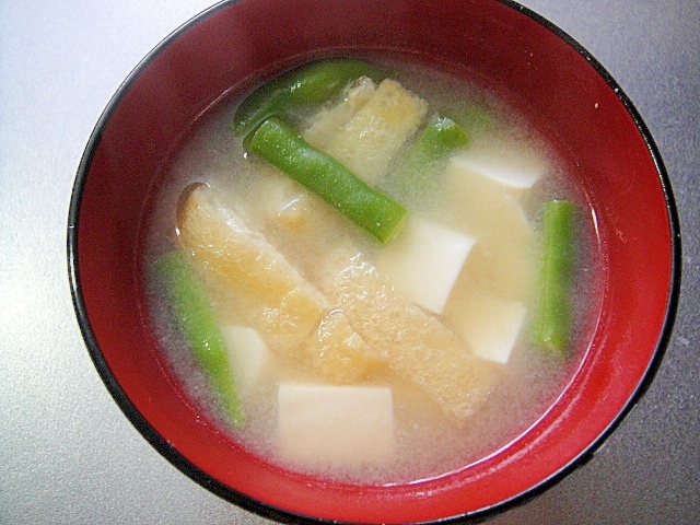 豆腐とインゲン油揚げの味噌汁
