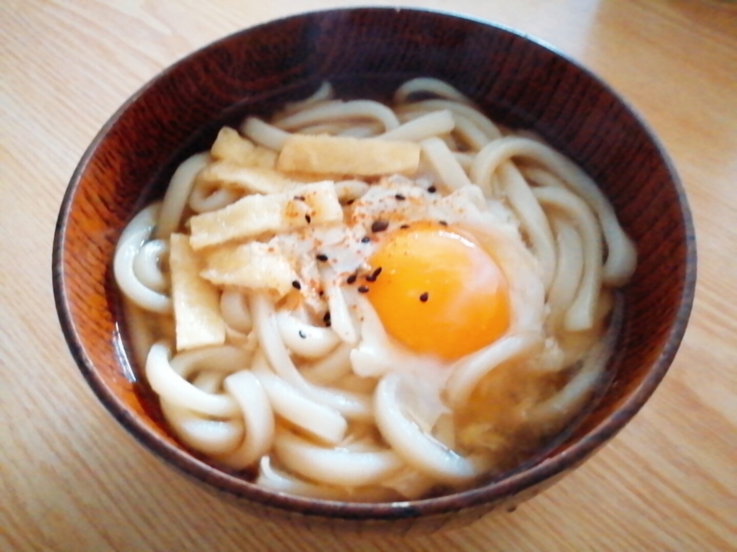 卵と油揚げの温うどん