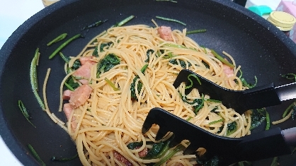 しめじとほうれん草とベーコンの和風パスタ