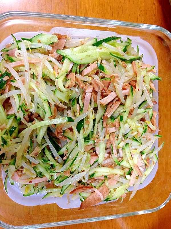 焼豚とモヤシ、きゅうりのナムル風サラダ