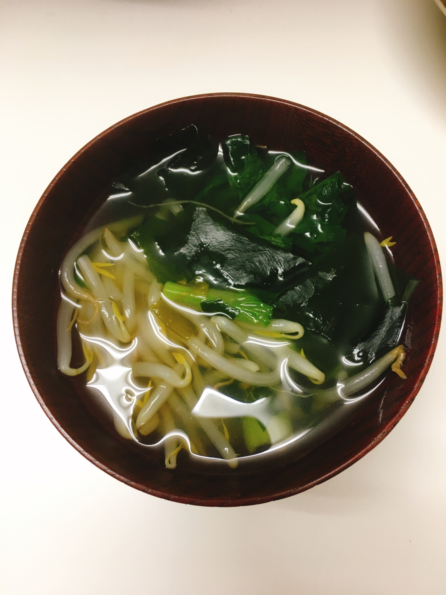 【きょうの一汁】もやしと小松菜とわかめの中華スープ