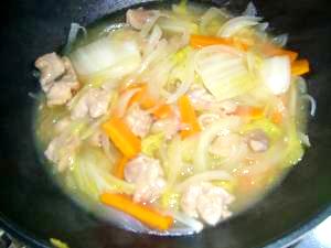 白菜と鶏肉でやさしい味♪　コンソメスープ煮込み