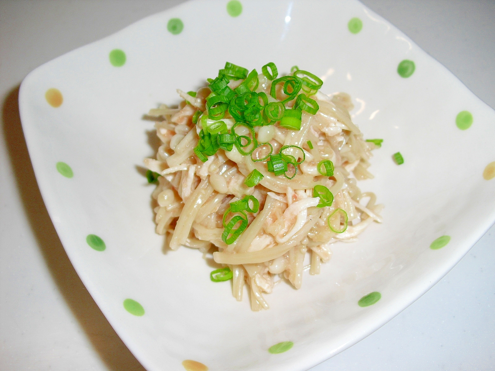 パスタソースで♪我が家の“えのきと鶏肉たらこあえ”