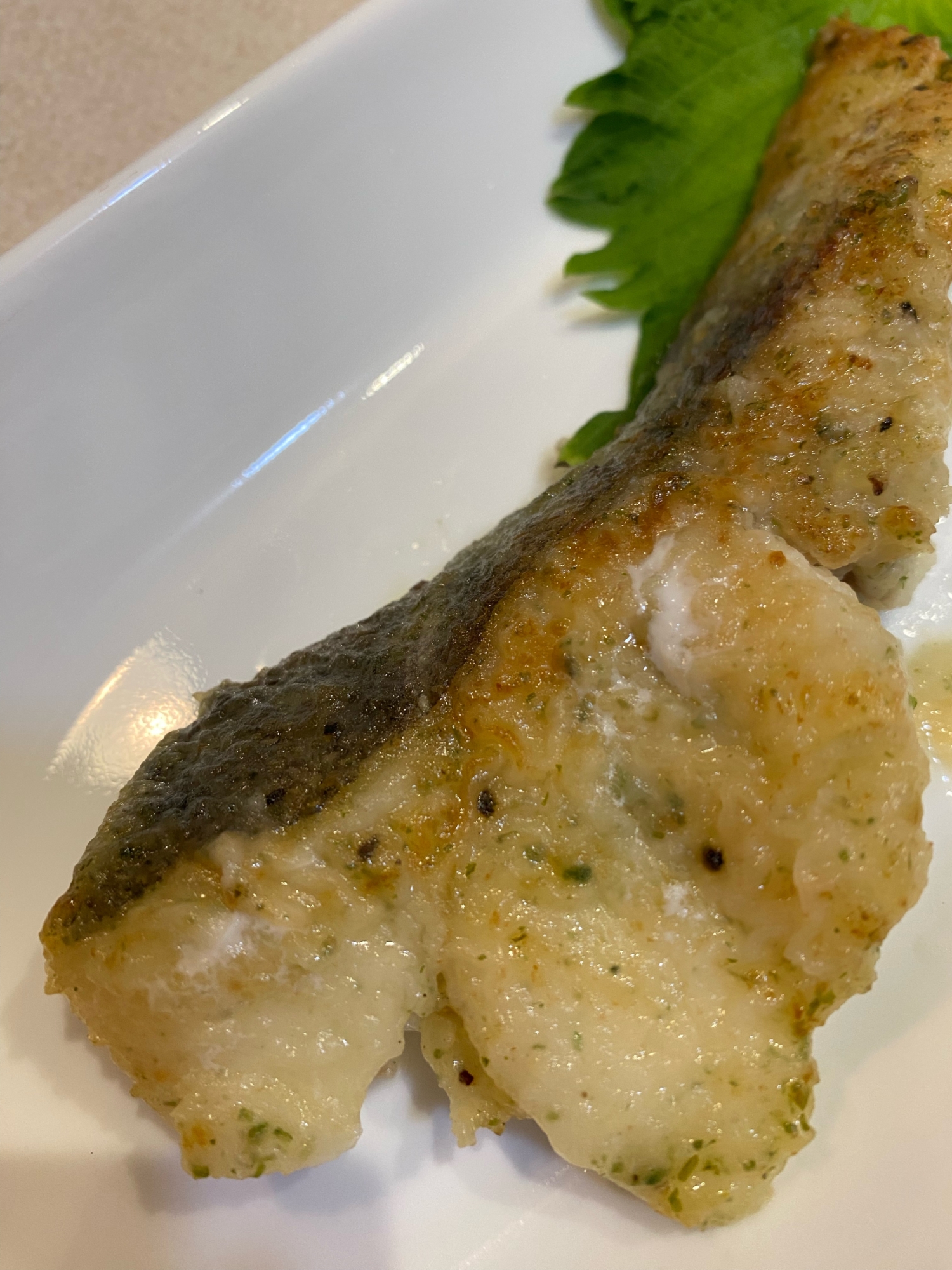青のり香る鱈のスパイスムニエル