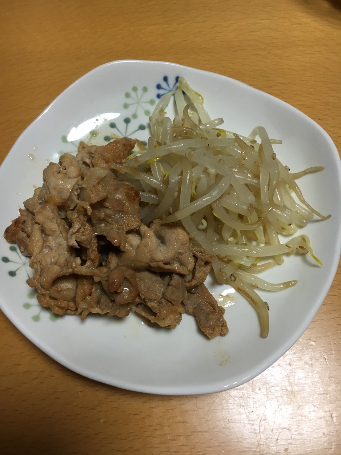 しょうが焼きの付け合せ　もやし和え