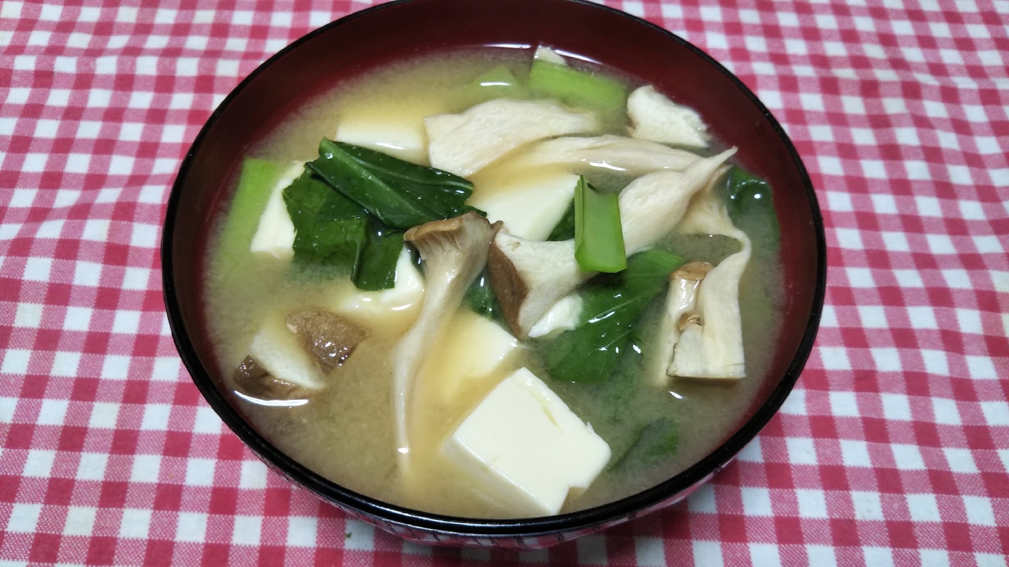 エリンギと小松菜と豆腐の味噌汁☆