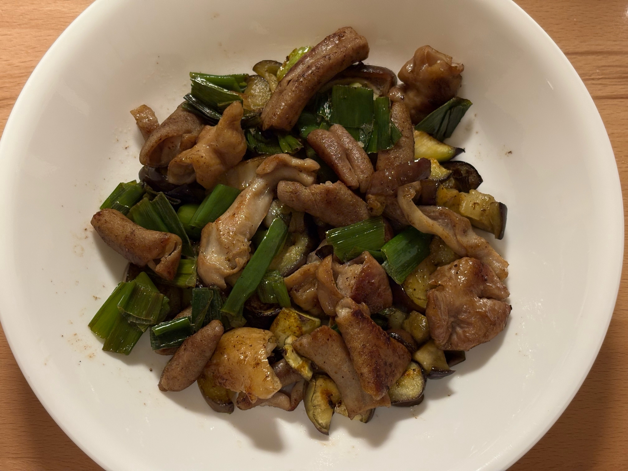 豚モツとねぎとなすの野菜炒め