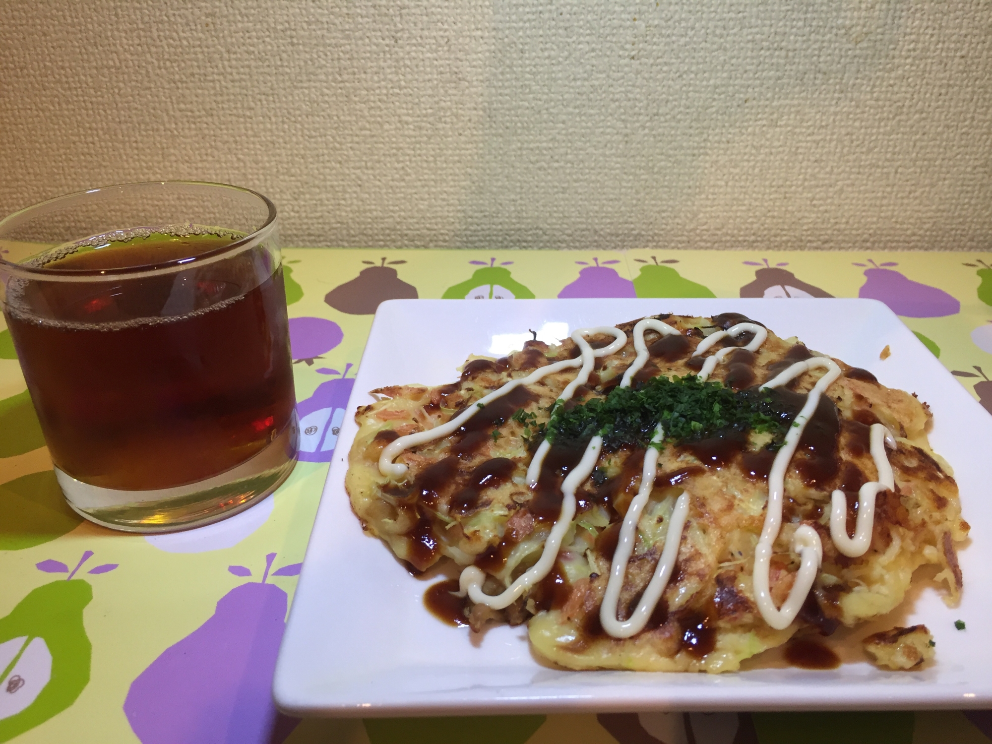 千切りキャベツと玉ねぎの野菜甘み感じるお好み焼き